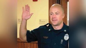 Off-duty police officer saves 5-year-old girl from drowning in hotel swimming pool