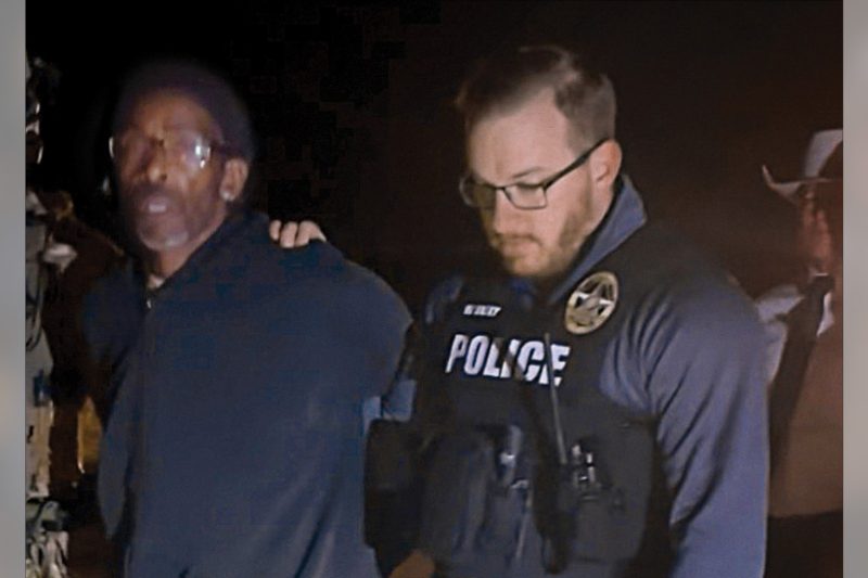Texas manhunt captures suspect in shooting of officer and K-9